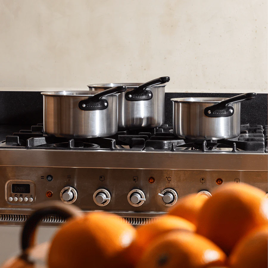 Le trio de casseroles parfaites en inox avec manches noirs - Image 2
