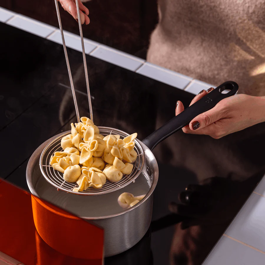 Le trio de casseroles parfaites en inox avec manches noirs - Image 4